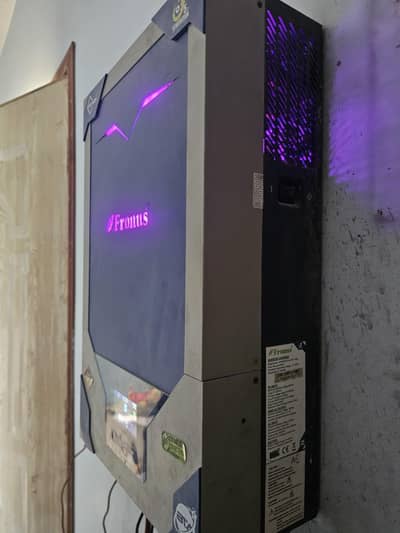 Infenon Fronus inverter PV7000