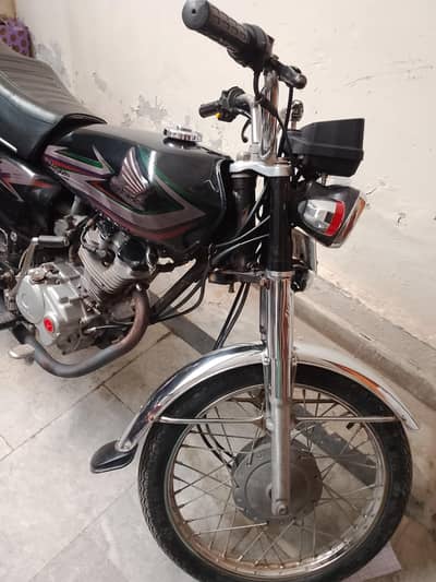 Honda 125 in lush condition for sale 03106864500