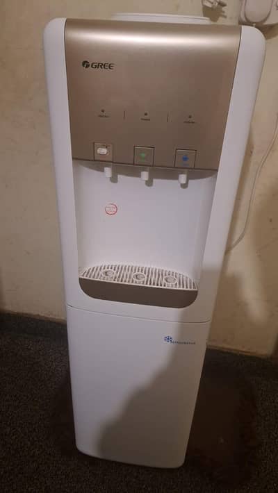 GREE INVERTER WATER DISPENSER