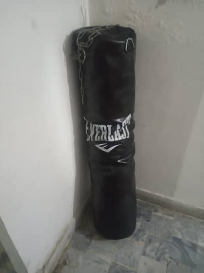 Ever last 4 feet filled punching bag with chain