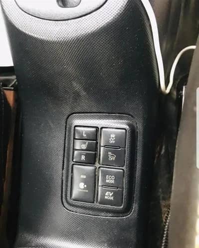 toyota aqua pearl white 2015 /18