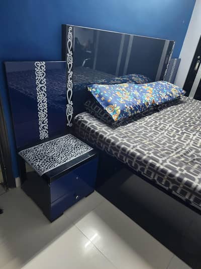 Aikrilic look like new condition