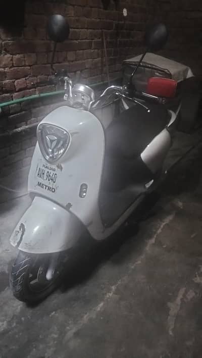 Metro M6 Electric Scooty. Electric Scooty. 80-95KM range.