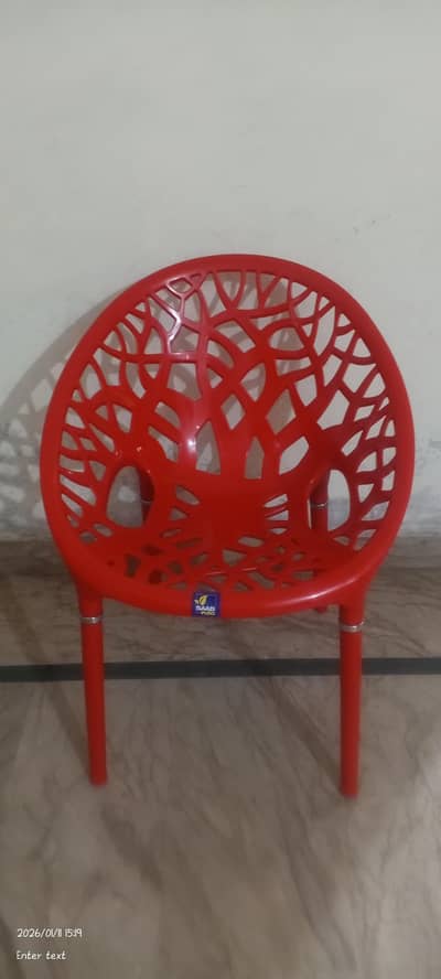 4 Plastic chair in good condition