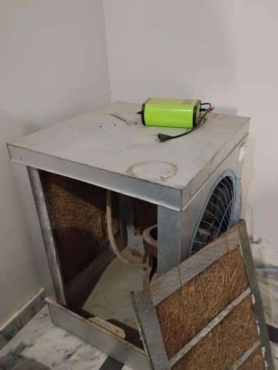 Dc cooler with power supply