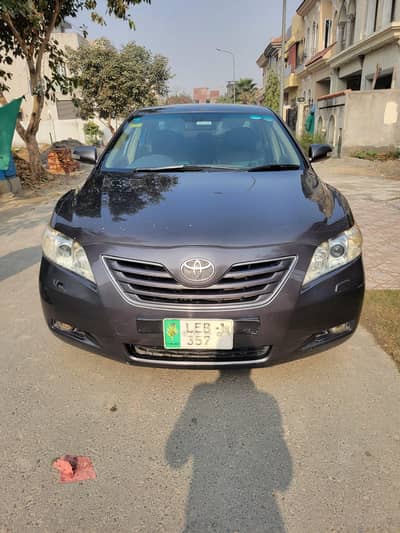 selling Toyota Camry 2008 grey colour 10/9