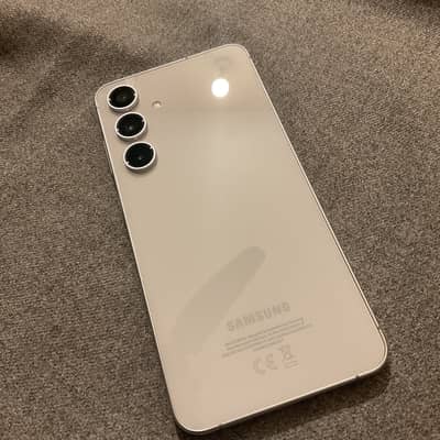 Samsung Mobile S24 FE