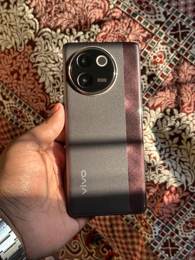 This phone is using in my own hands . 5G Vivo v30e Battery health is 94