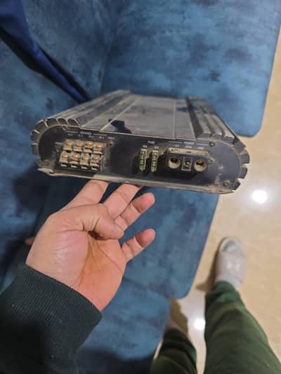 Sterling LA-4Q Professional Power Amplifier – Heavy Duty – DJ / Studio