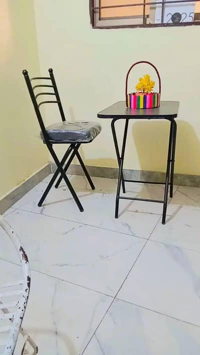 Foldable chair and Table in new condition