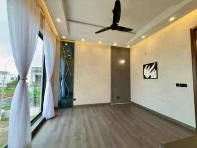 5 Marla Brand New Top Quality Ultra Modern Villa For Sale In DHA