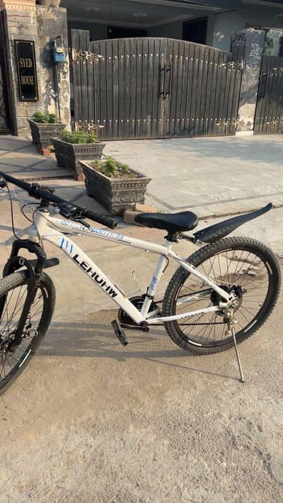 LEHUHW Mountain sports cycle 26 inches multi gear