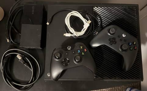 original Xbox 500 gb used in black colour with 2 controlers