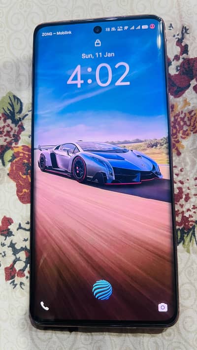 I have  mobile box with charger only one hand used 10/10 conditions