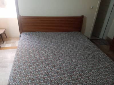 king size hard wood bed with 6" molty foam mattress