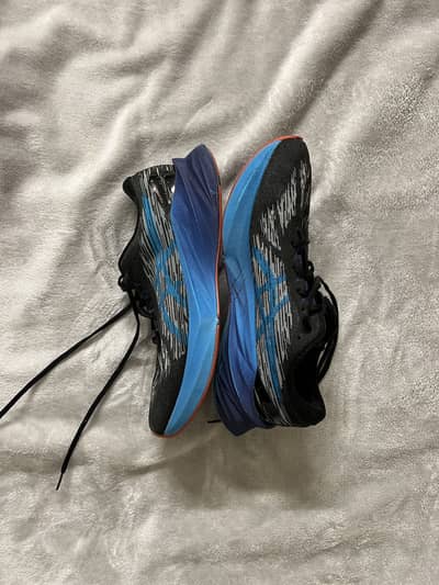 Asics NOVA BLAST 3