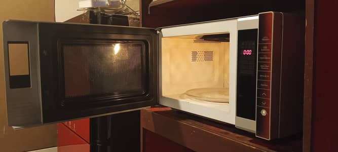 Dawlance Microwave oven in excellent condition