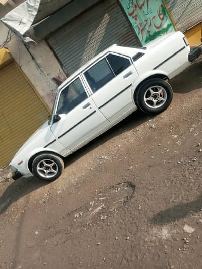 toyota corolla 1982 for sell lahor number diesel engin
