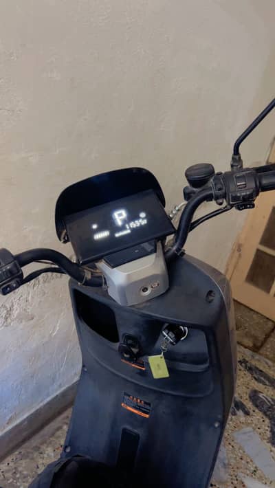 Electric scooty
