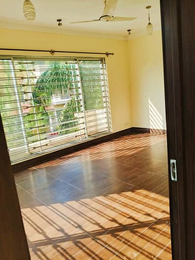 3 Bed Defense Villa For Rent Neat And Clean Near To Mosque And Park