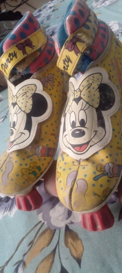 skates shoes available good condition 03335138001