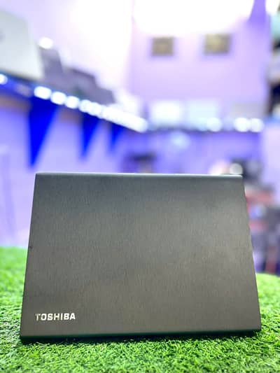 TOSHIBA PORTEGE Z30 / i7 6TH GEN / 8gb Ram / 128gb SSD