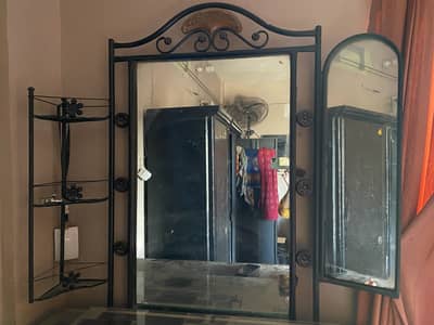 Wall hanging dressing mirror