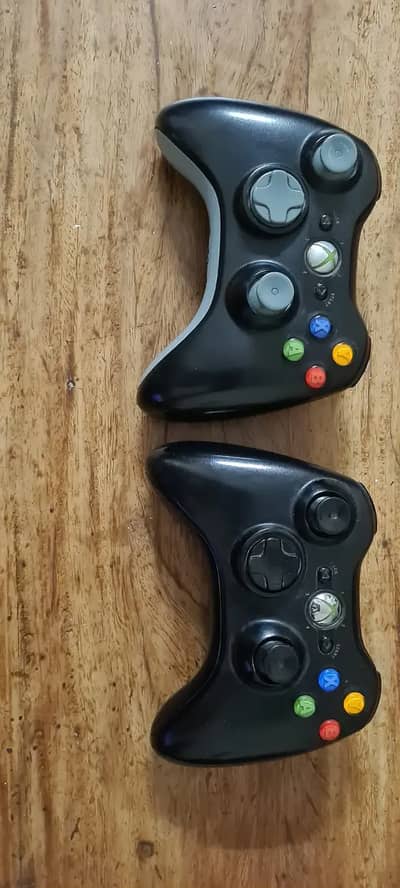 2 XBOX 360 CONTROLLERS+accessories (URGENT SELL)