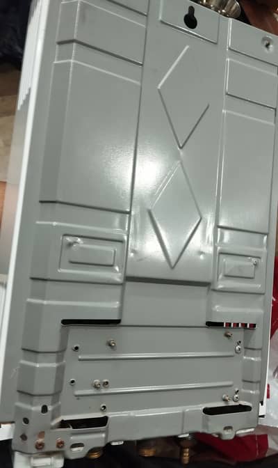 6 liter Gyser LPG or Sngpl