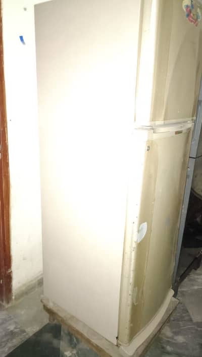 Dawlance Full Size Refrigerator Non Inverter Excellent Working