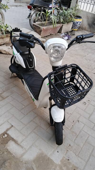 ELECTRIC SCOOTY YJ FUTURE LOOKS LIKE NEW ZERO METER