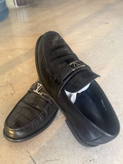 LV men shoes for sale just wore 1 time