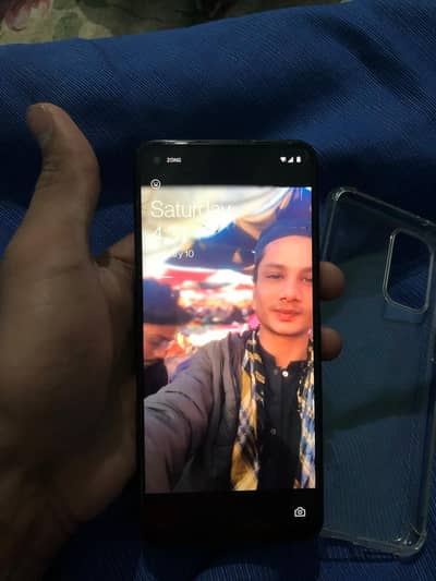 One plus condition 10/9  sab Okk he screen thori se crack he bs Baki k