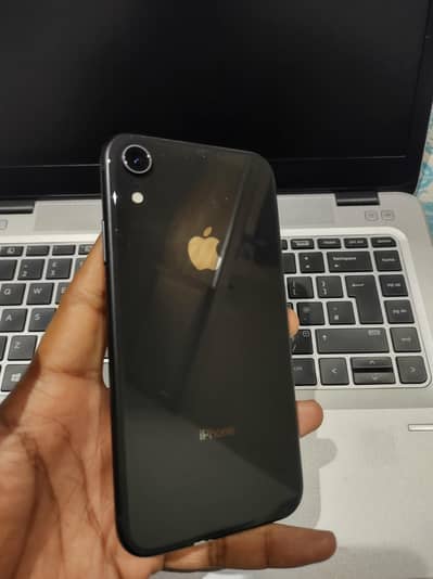 iPhone XR with 90% Health