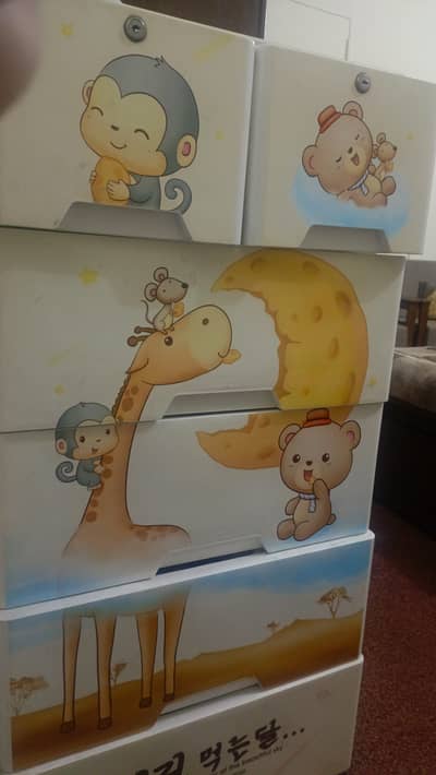 Kids cupboard in excellent condition. Hardly used for some time.