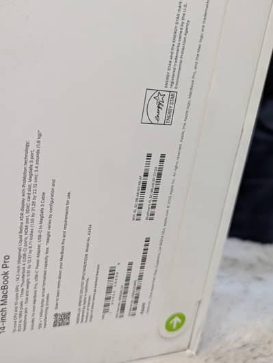 MacBook Pro M5 14 inch Display 16/512