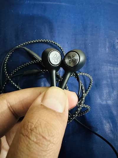 Bang & Olufsen (b&o) wired earphone like: bose,beats,jbl,sony,samsung