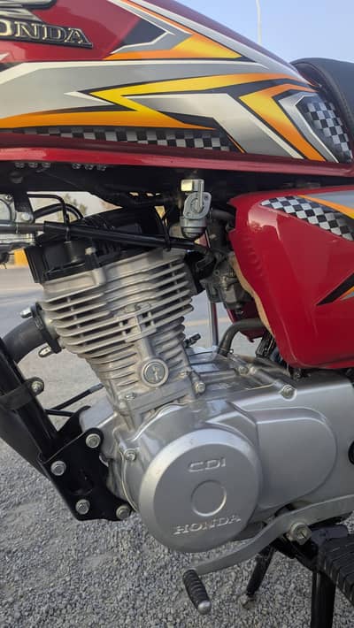 Urgent sale Honda 125cc kick starter Contact no. 03170688852