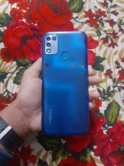 Infinix hot 10 play with  box all ok pta approved 4/64 6000amh battery