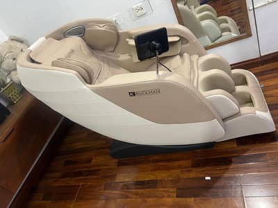 JC Buckman RefreshUs TMC131 2D Massage Chair