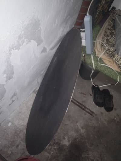 hotel ka Istemal Shuda Saaman (Burner, Tawa, chairs and tables]