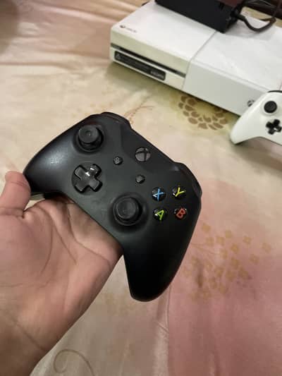 Xbox one 500gb with 2 controllers