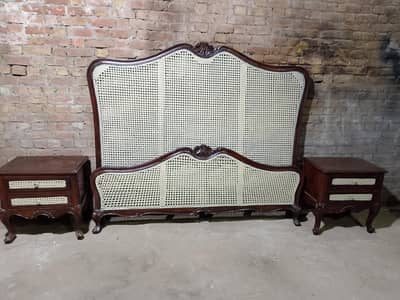 unique style cane bed