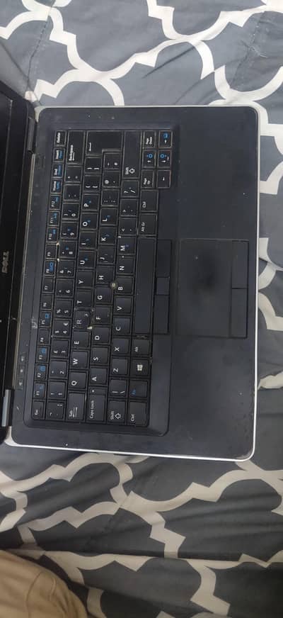 Dell Latitude 3330