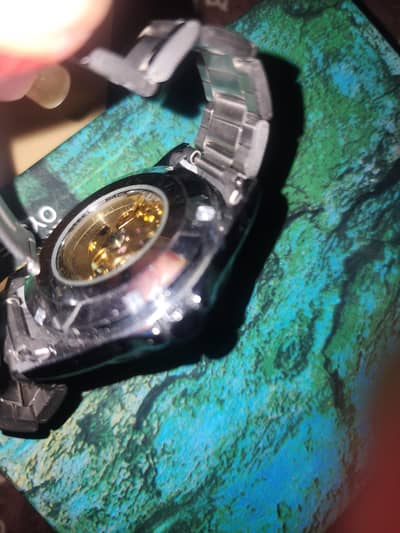 rolex ki watch hai best h gift k liye leny wale contact kare fuzul log