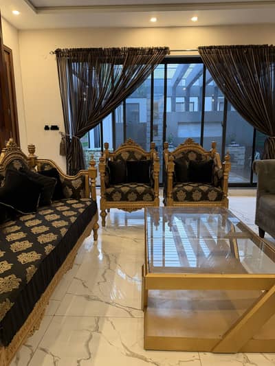 5 seater chinyoti sofa with table