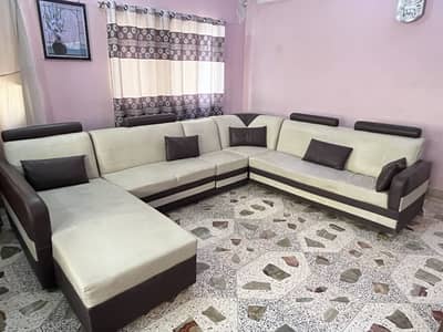 Sofa Set with Cushions – Good Condition | Well Maintained