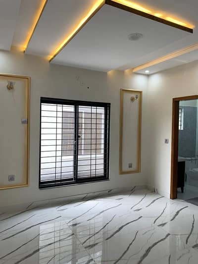 5 Marla Outclass Location House's Upper Portion For Rent