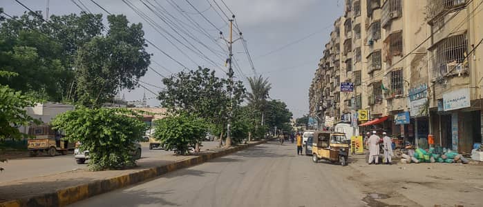 shop for sale main road facing in gulistan e jouhar Near jouhar chorangi and new chase up