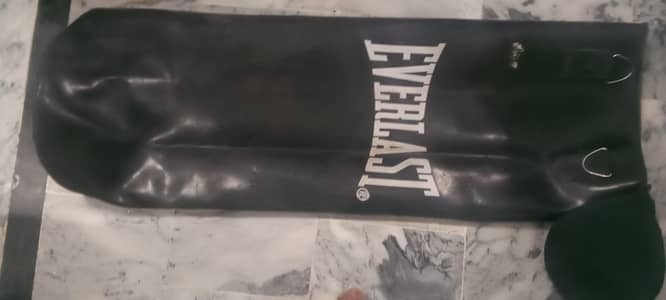 EVERLAST BOXING BAG